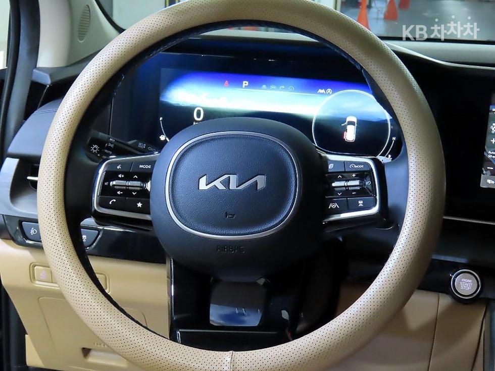 2023 Kia 4 photo