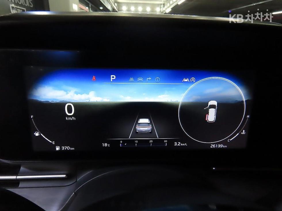 2023 Kia 4 photo