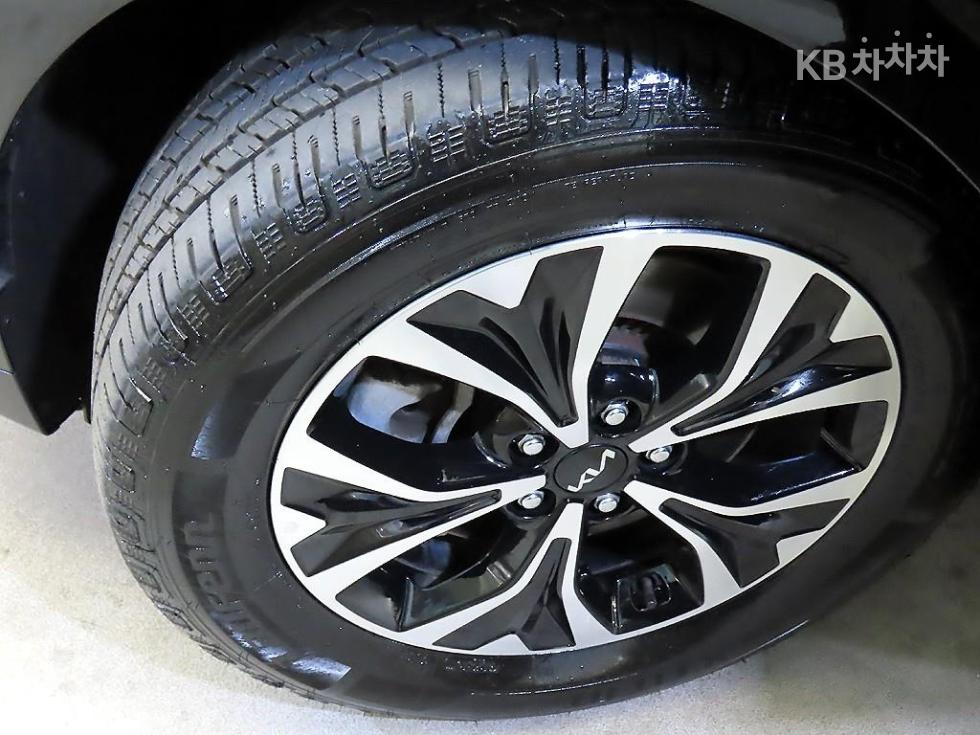 2023 Kia 4 photo