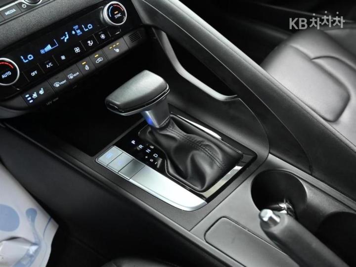 Hyundai Avante CN7 1.6 Gasoline Modern 10