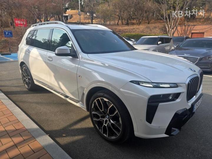 BMW X7 — miniaturë 3