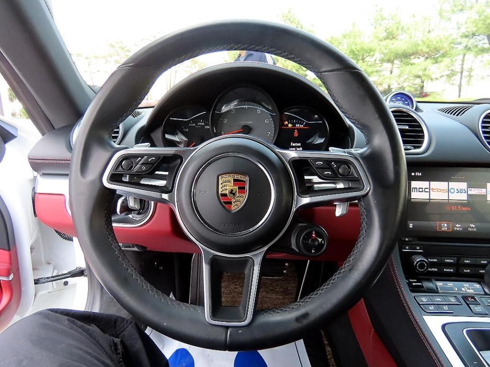 2020 - porsche cayman