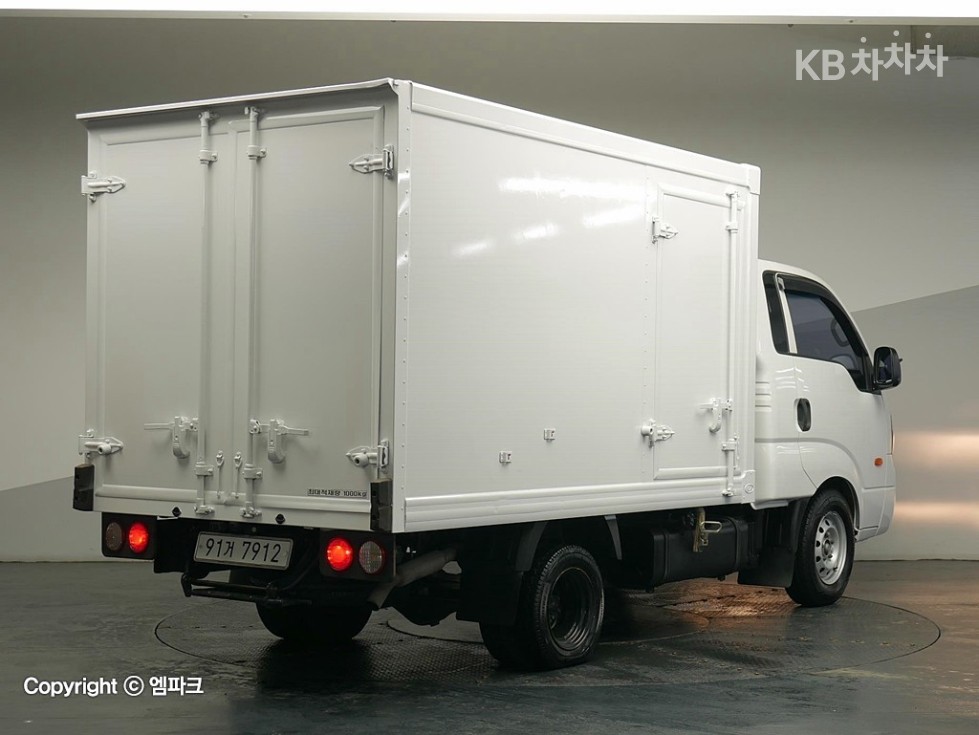 2016 - kia bongo iii
