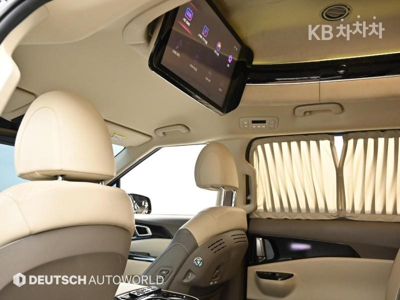 2021 - kia carnival