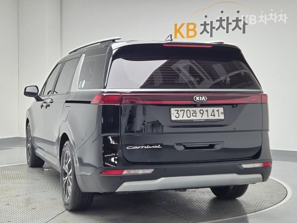 2021 - kia carnival
