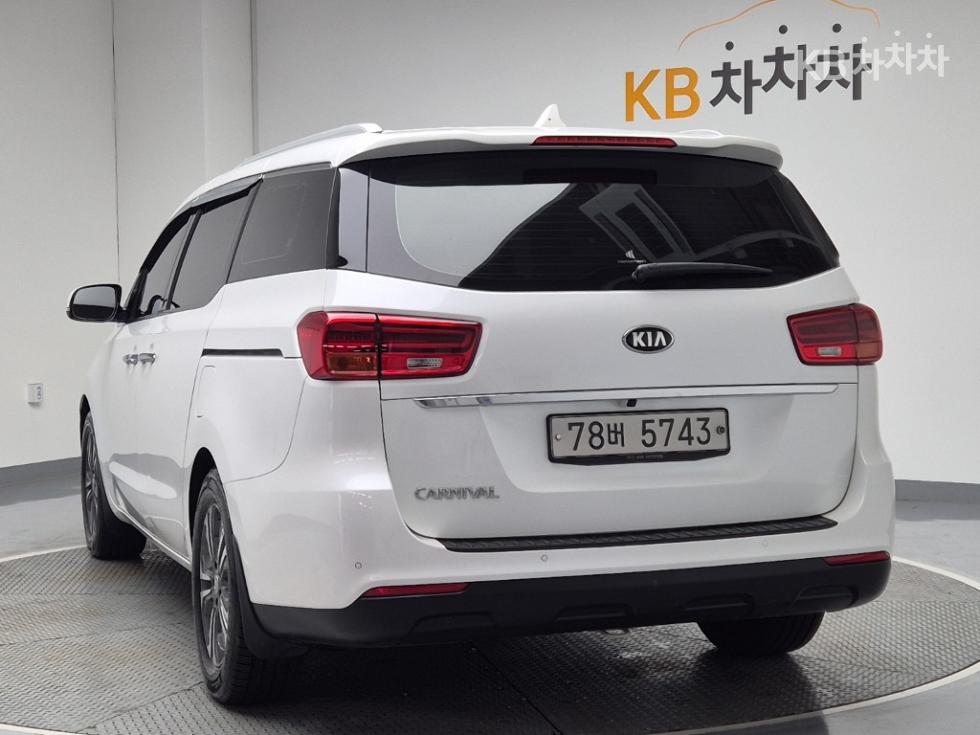 2020 - kia carnival