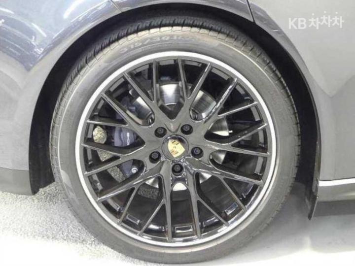 Porsche Panamera — miniaturë 3