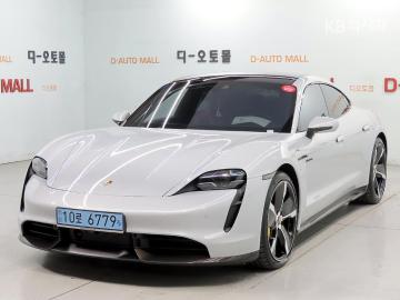 Porsche Taycan Turbo S — foto 1