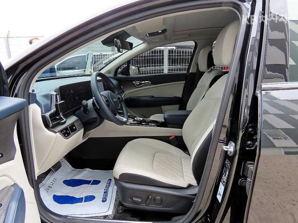 2023 - kia sportage