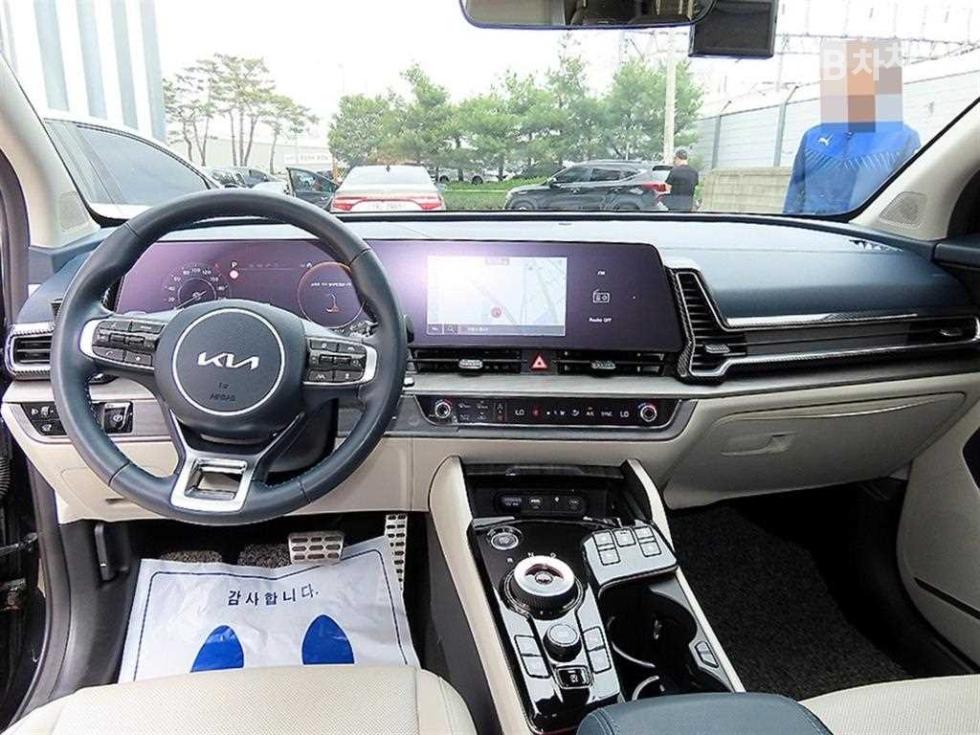 2023 - kia sportage