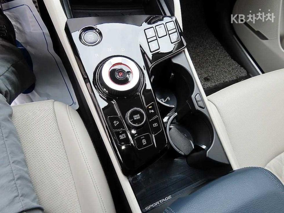 2023 - kia sportage