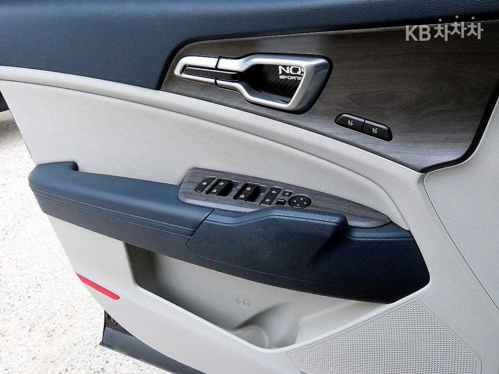 2023 - kia sportage