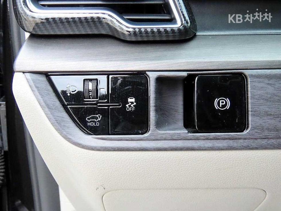 2023 - kia sportage