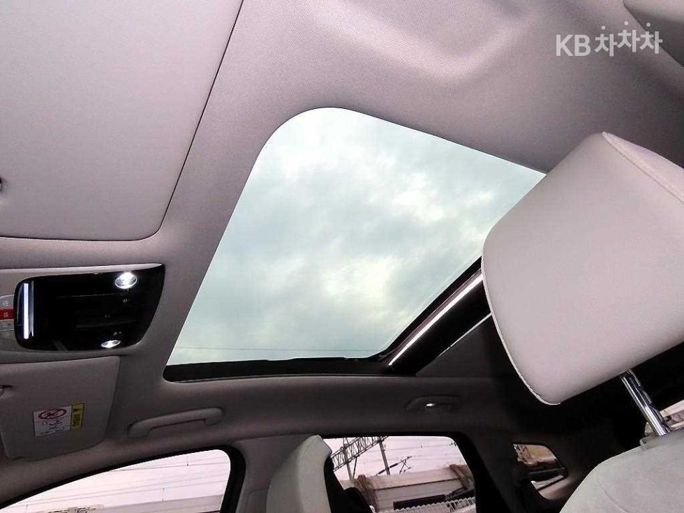 2023 - kia sportage