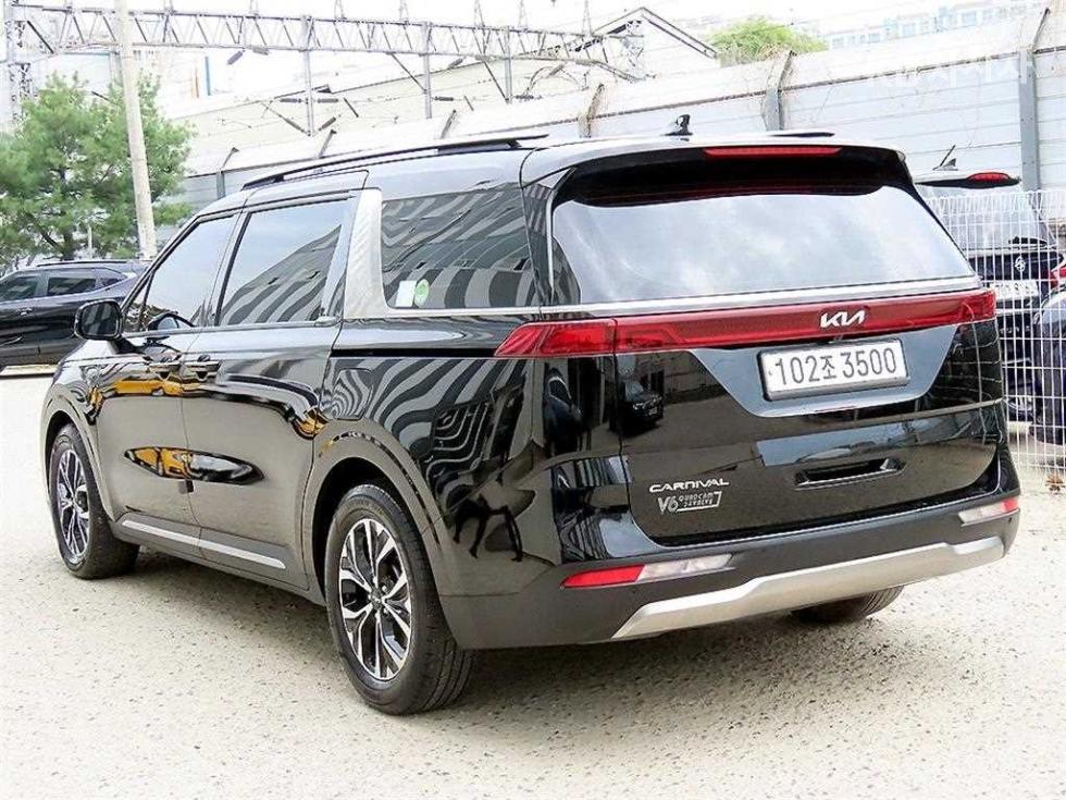 2022 - kia carnival