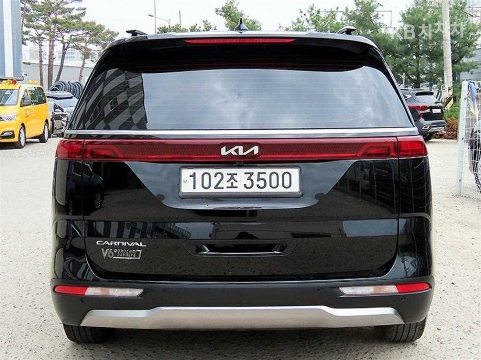 2022 - kia carnival