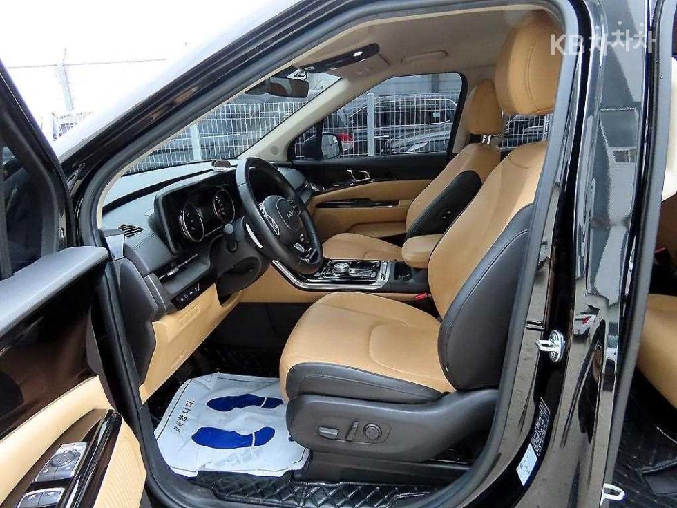 2022 - kia carnival