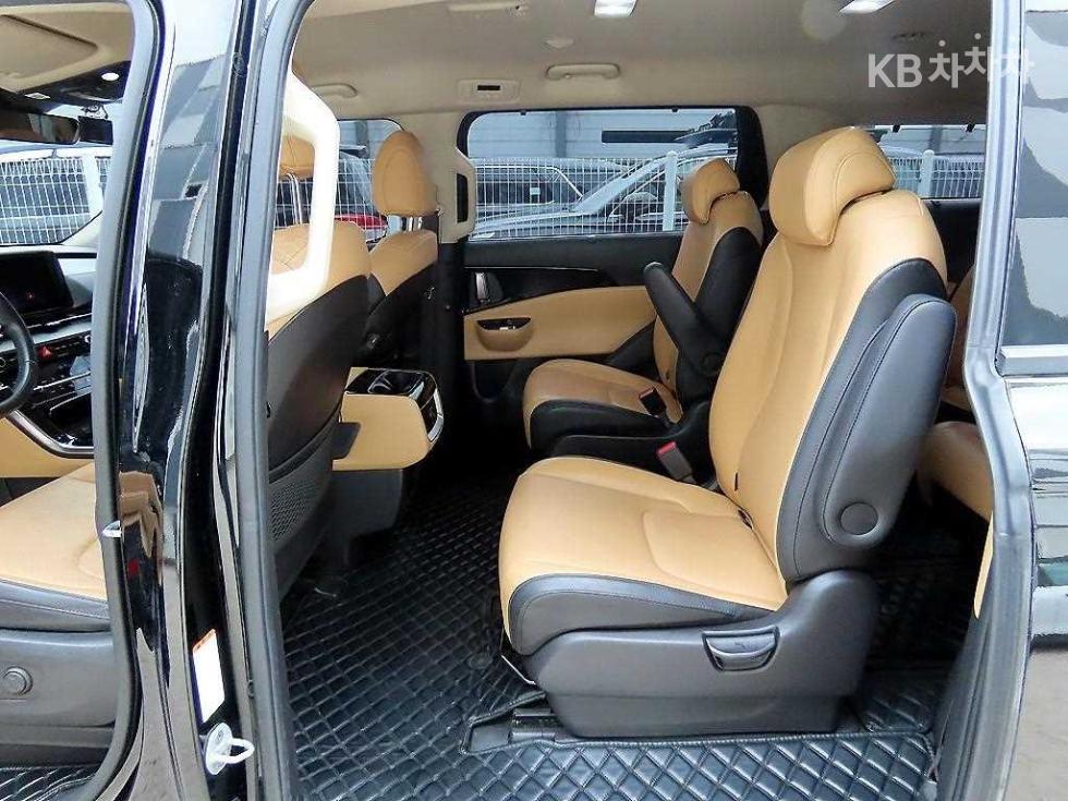 2022 - kia carnival