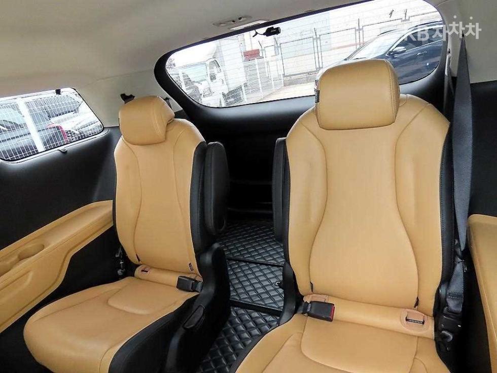 2022 - kia carnival