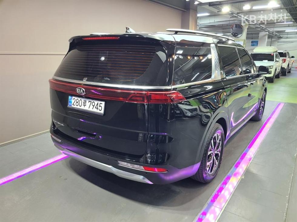 2021 - kia carnival