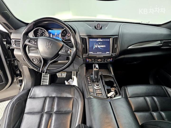 Maserati Levante 3.0 AWD GranLusso 6