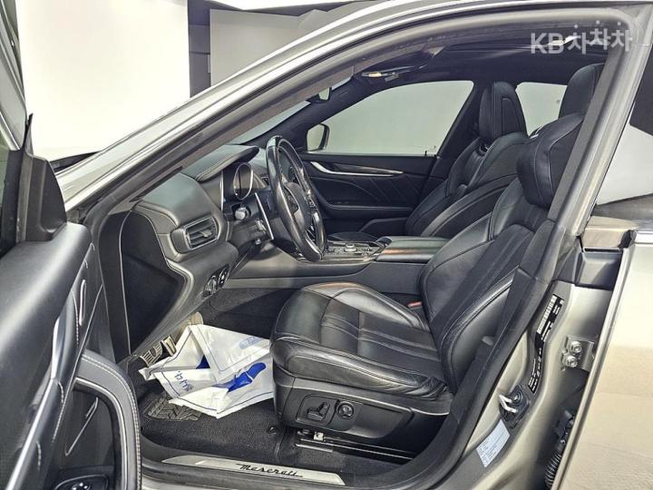 Maserati Levante 3.0 AWD GranLusso 9