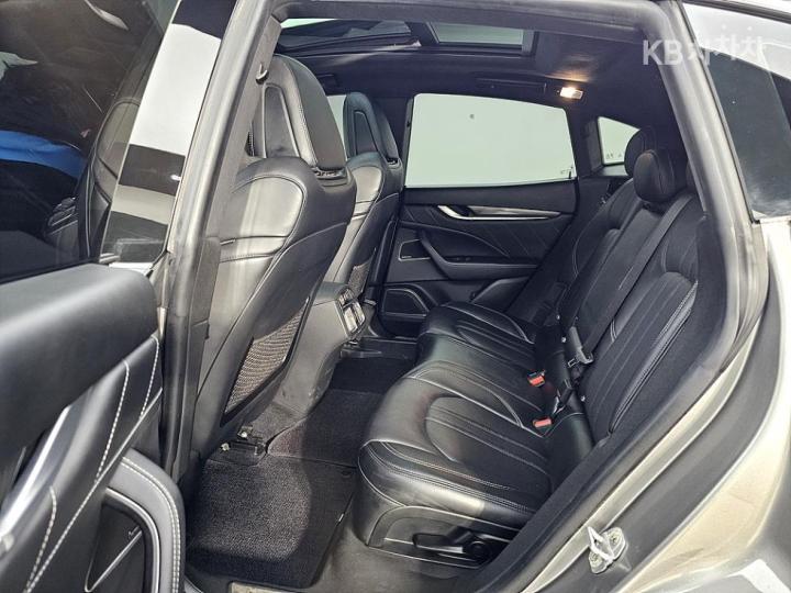 Maserati Levante 3.0 AWD GranLusso 10