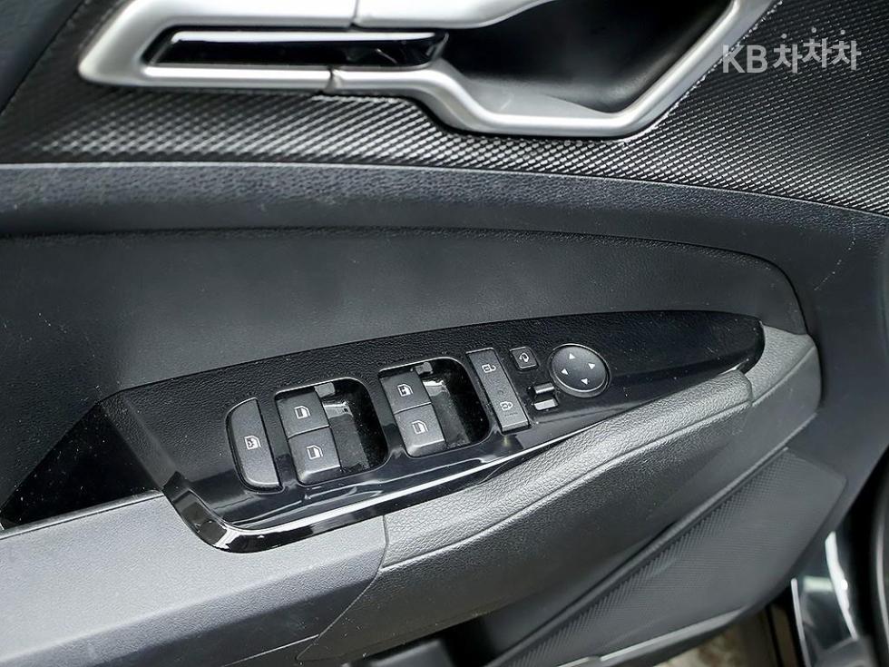 2022 - kia sportage