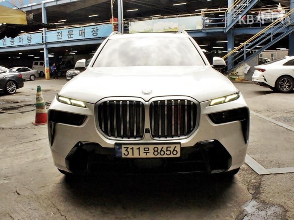 BMW X7 — miniaturë 2