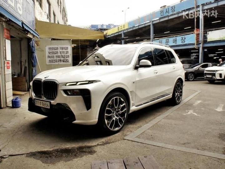 BMW X7 xDrive 40d — foto 1