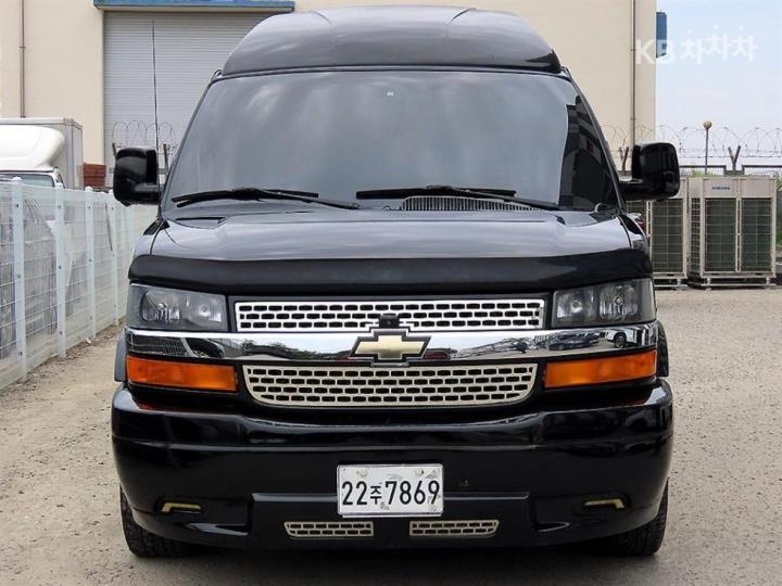 Chevrolet Express Van 2015 photo 2