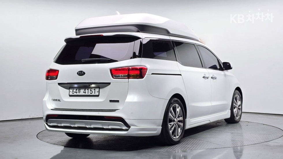 2018 - kia carnival
