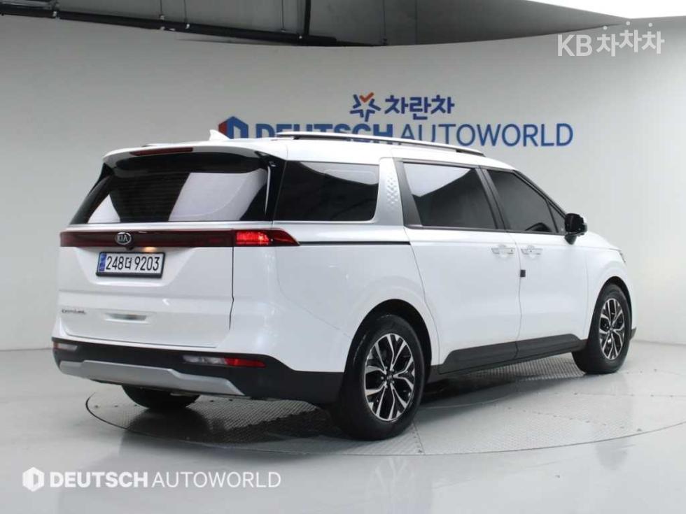 2021 - kia carnival