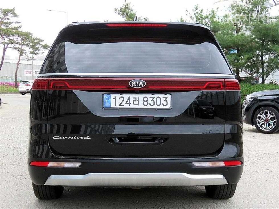 2021 - kia carnival