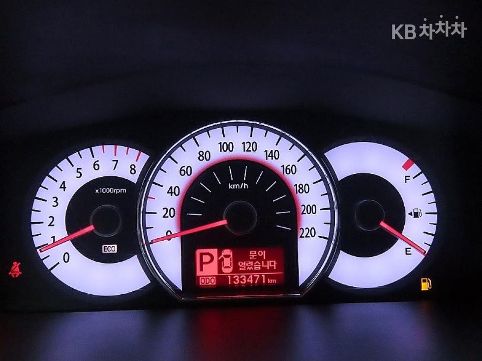 Kia Carens — miniaturë 8
