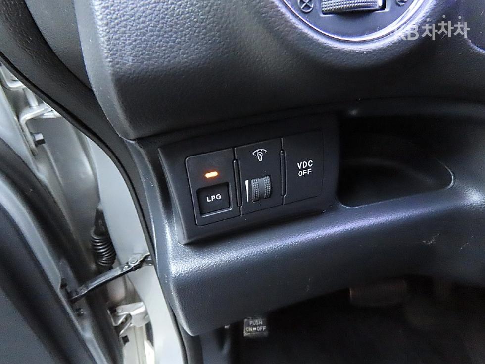 Kia Carens — miniaturë 12