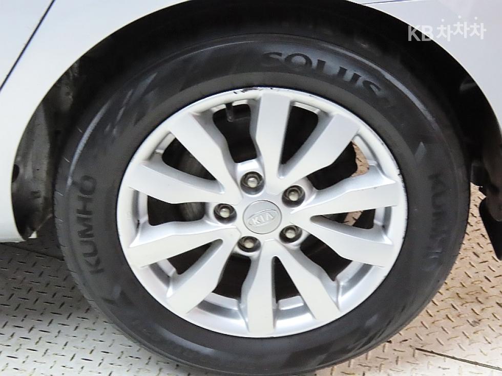 Kia Carens — miniaturë 20