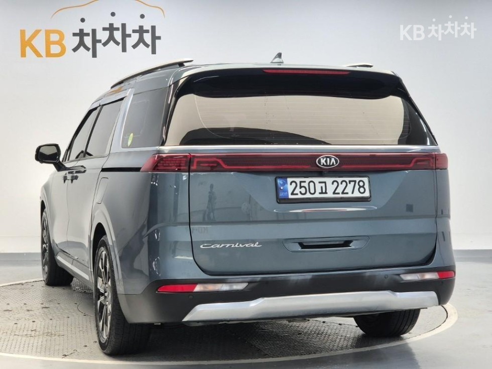 2021 - kia carnival