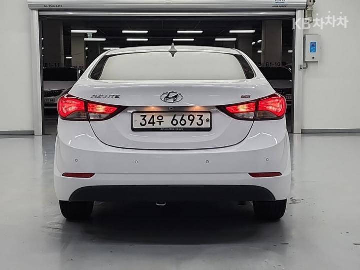 Hyundai Avante 1.6 GDi Smart Base Type 4