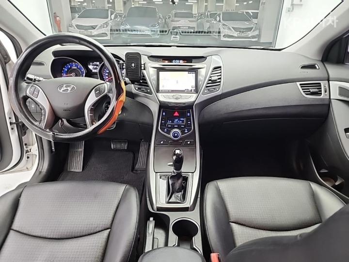 Hyundai Avante 1.6 GDi Smart Base Type 8