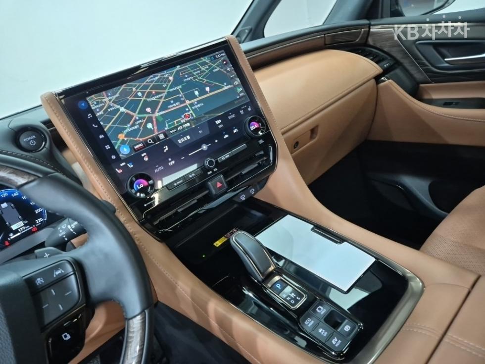 Toyota Alphard — miniaturë 10