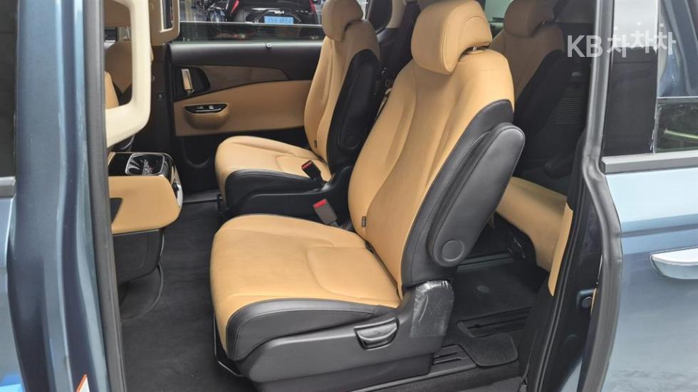 2022 - kia carnival