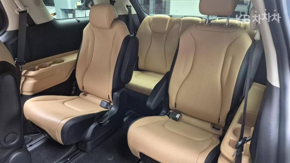 2022 - kia carnival