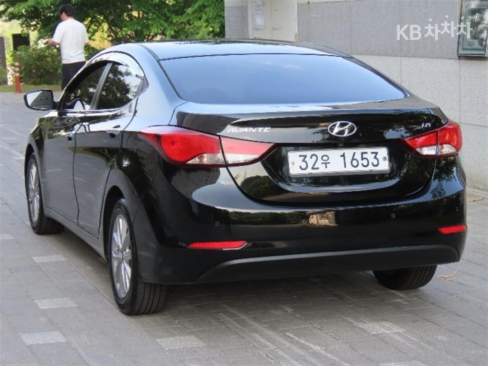 Hyundai Avante — miniaturë 4