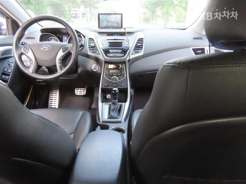 Hyundai Avante — miniaturë 15