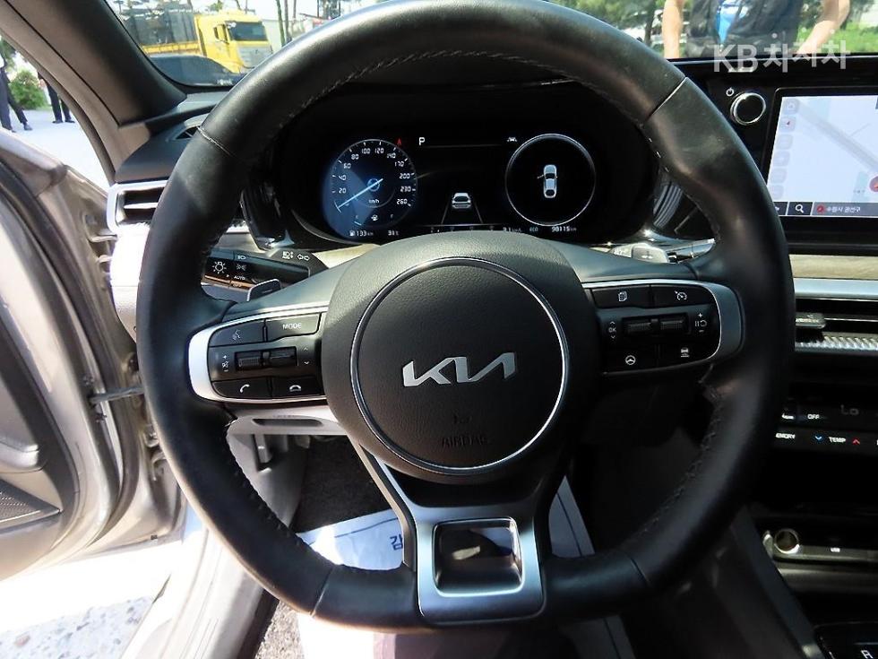 2022 - kia k5