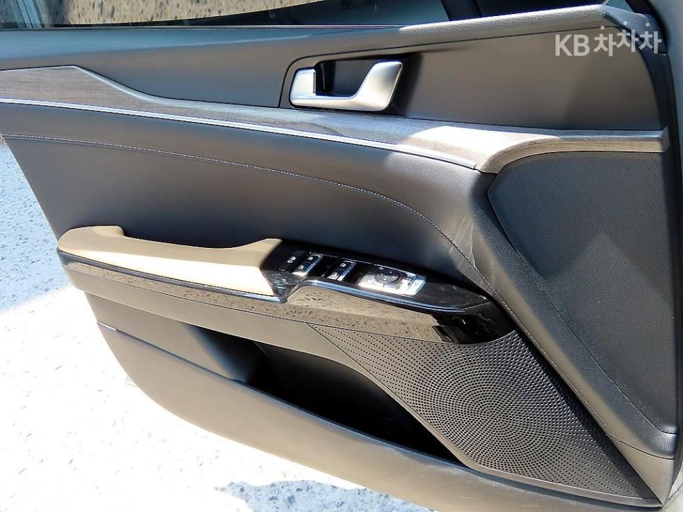 2022 - kia k5