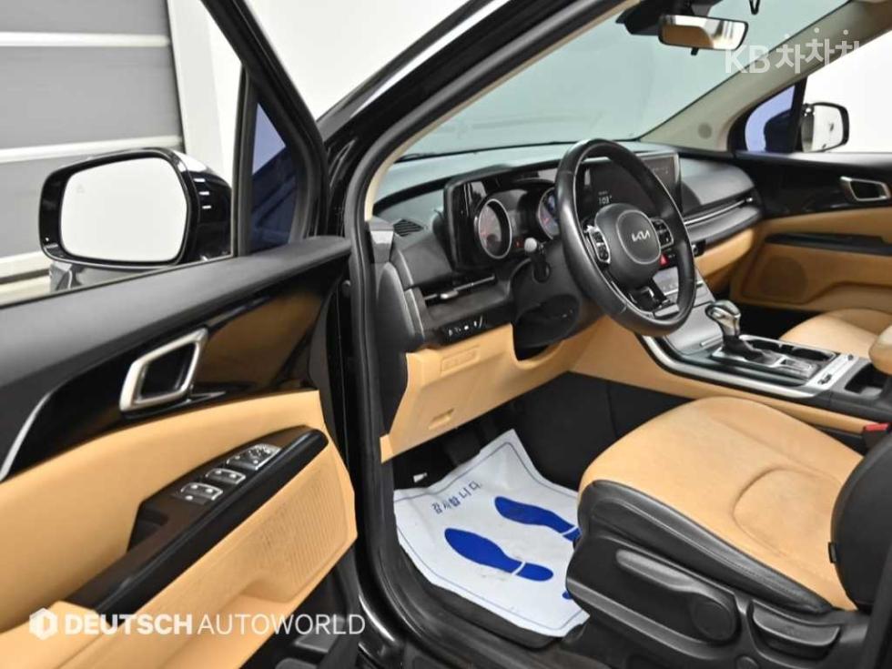 2023 - kia carnival