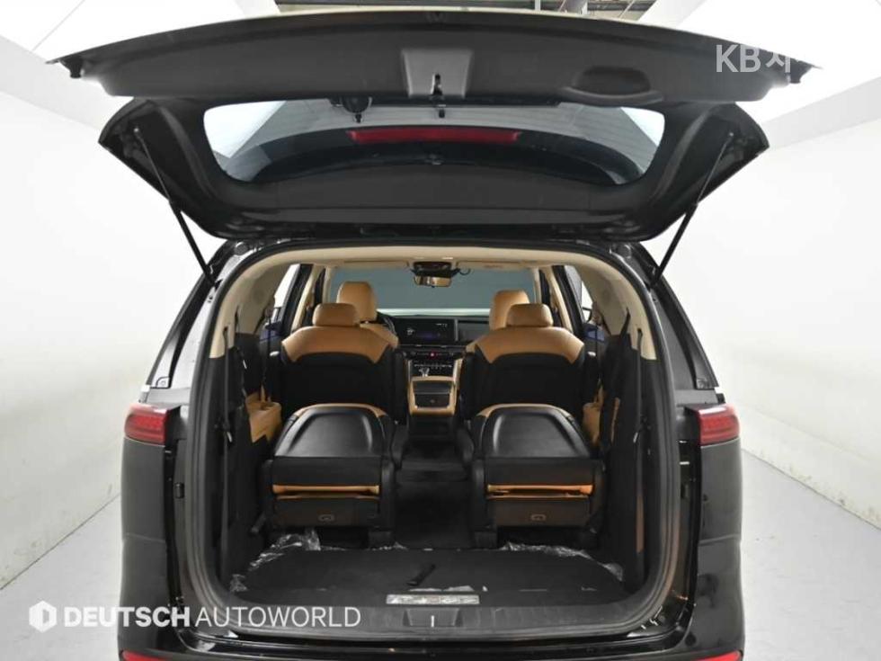 2023 - kia carnival