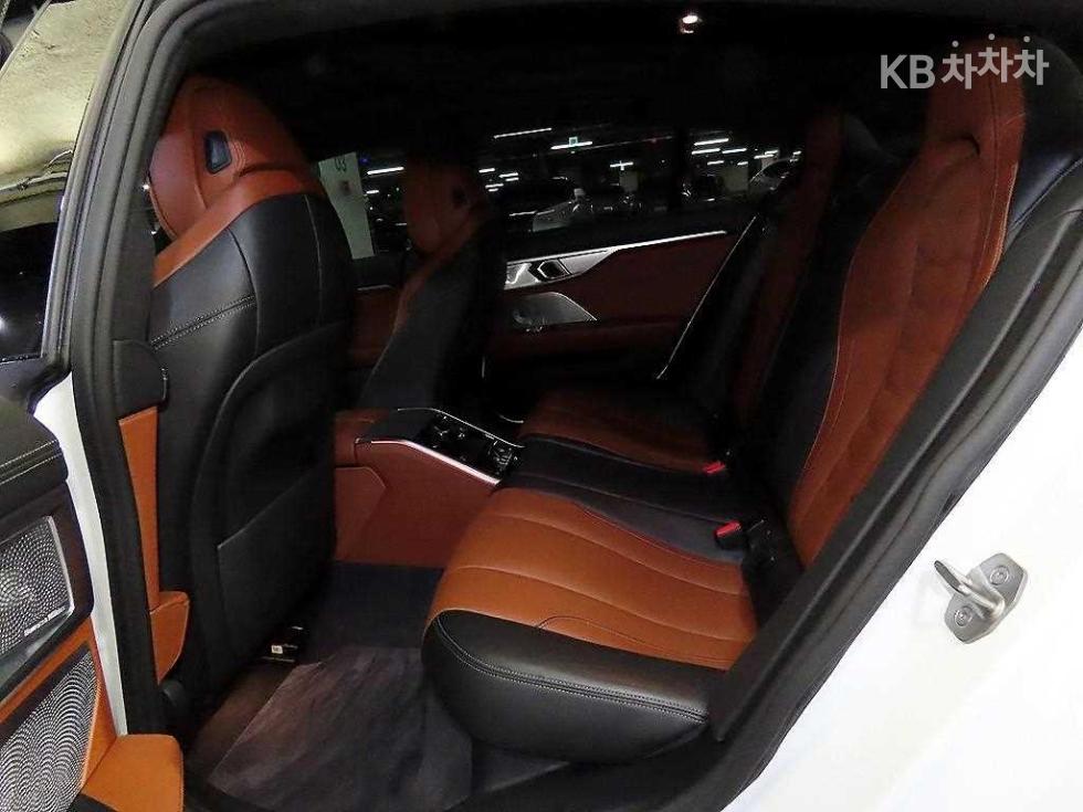 2022 BMW BMW 8 (G15) photo